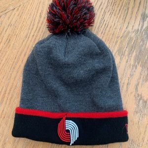 Pom Pom Blazers Beanie